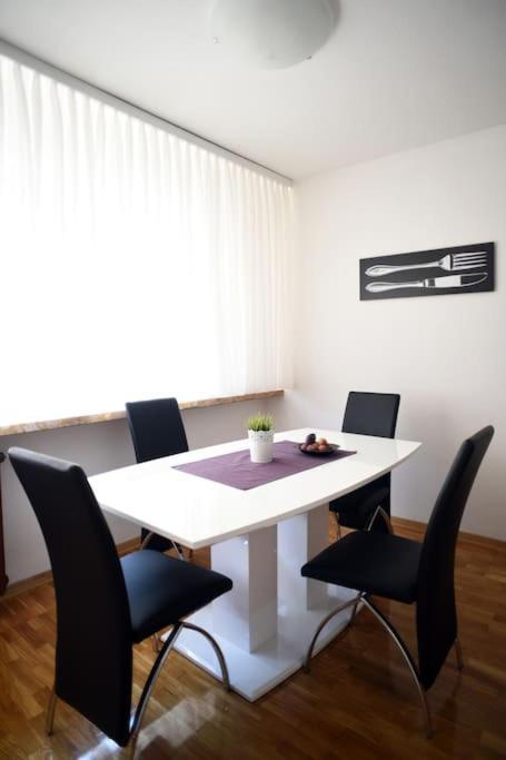 Apartment Check In Zagreb Maksimir-Free Parking Bagian luar foto