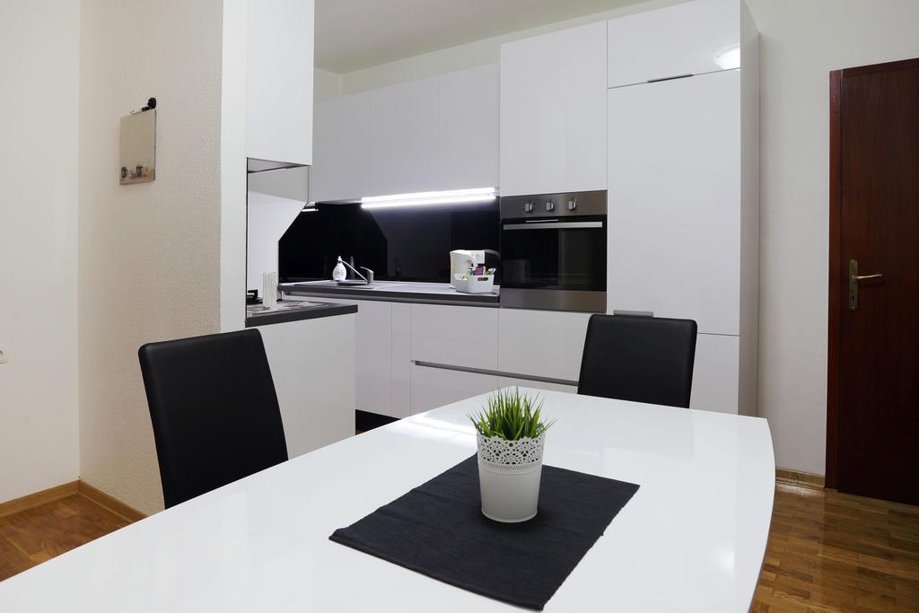 Apartment Check In Zagreb Maksimir-Free Parking Bagian luar foto